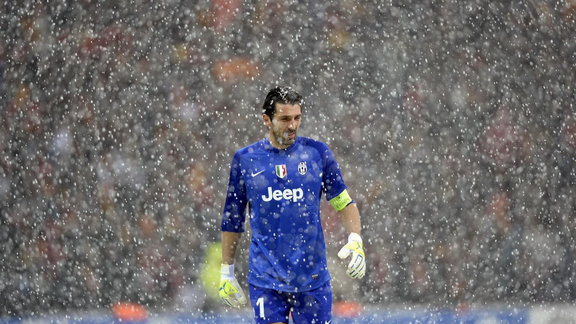 欧冠决赛巅峰对决，皇马3-1力克多特蒙德，第15次捧起大耳朵杯